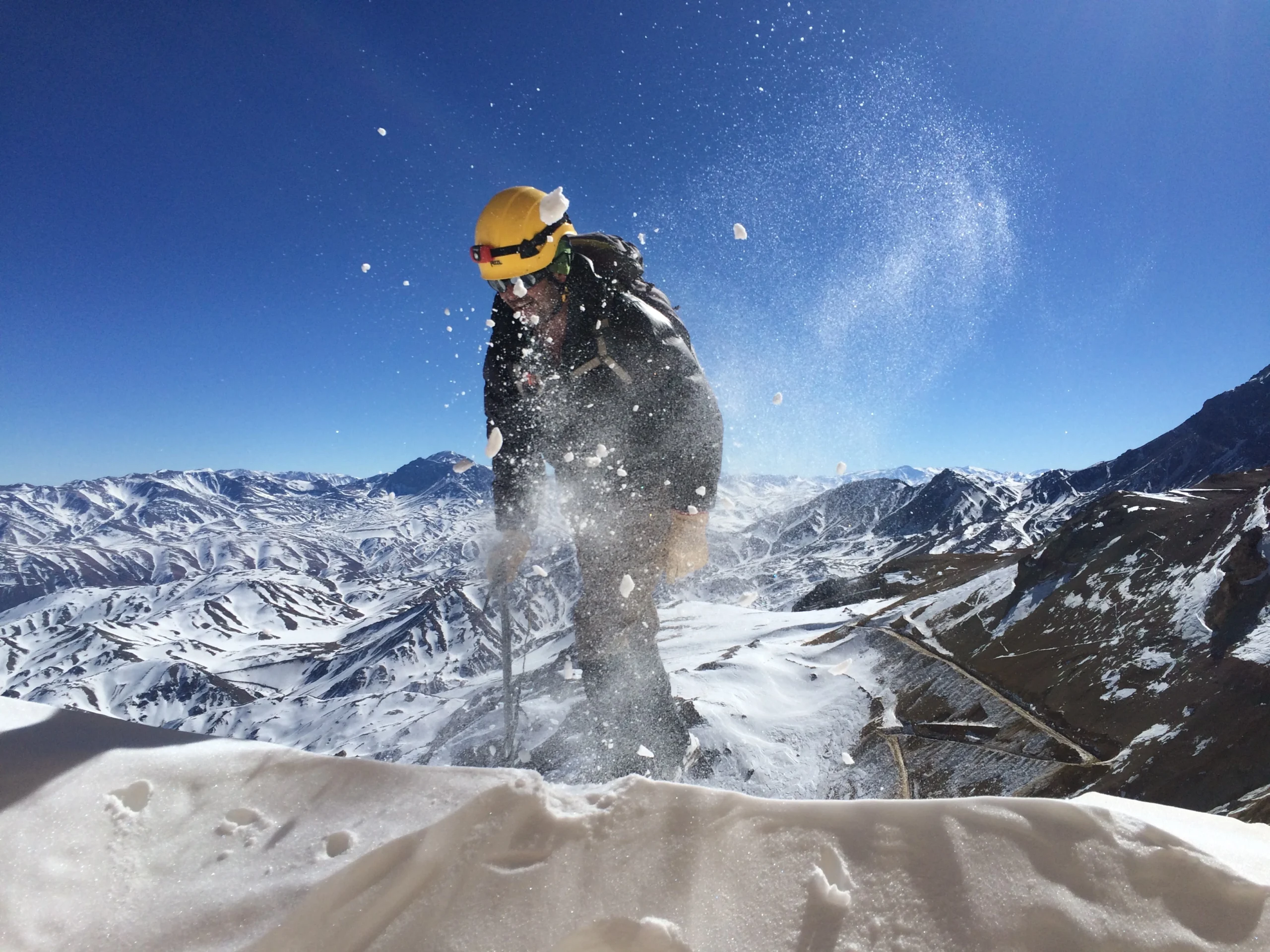 Operación de nivología y trabajo en manto nivoso en alta montaña