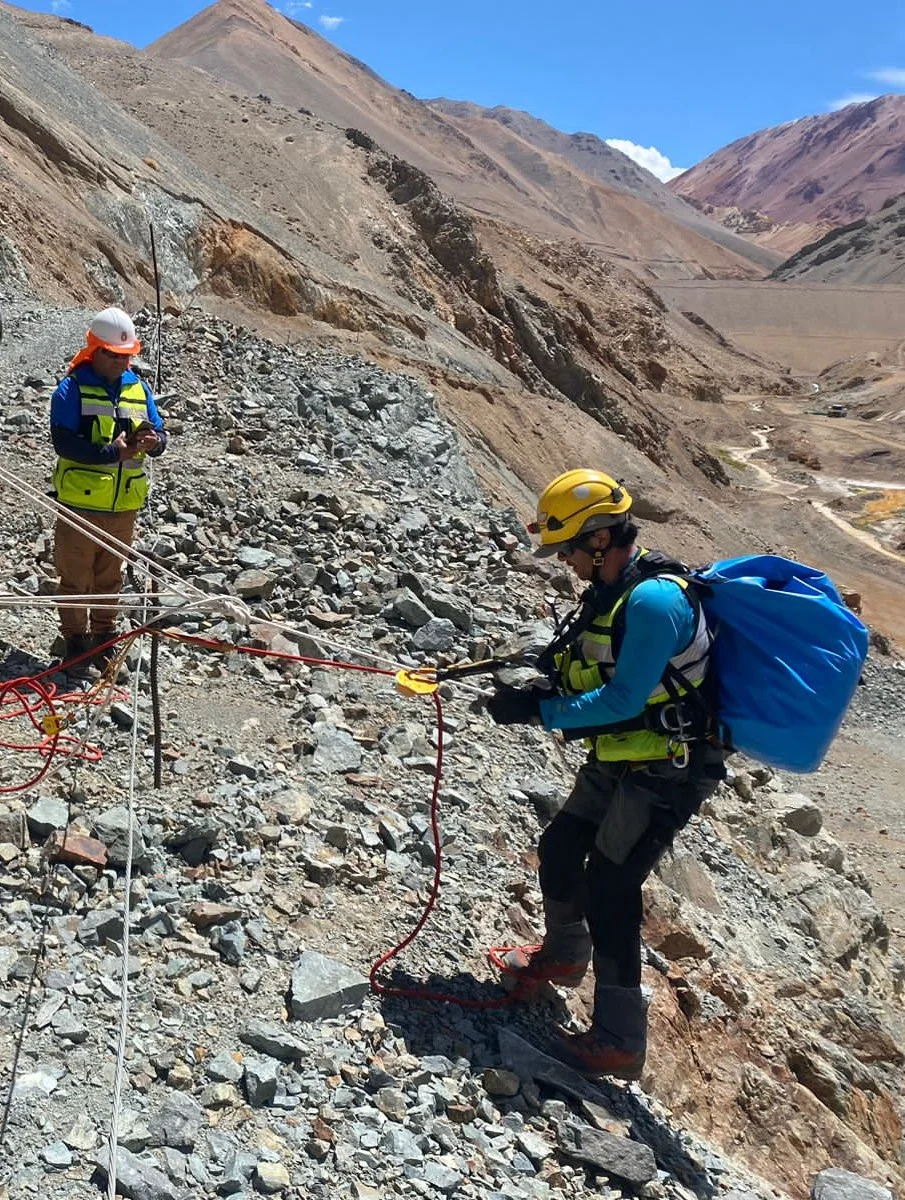 Operación vertical en faena minera